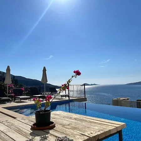 Βίλα Seafront, Sunset And Mountain View In Komurluk,