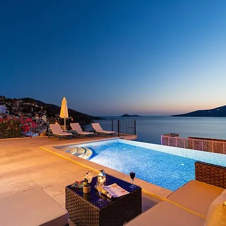 Villa Seafront, Sunset And Mountain View In Komurluk,